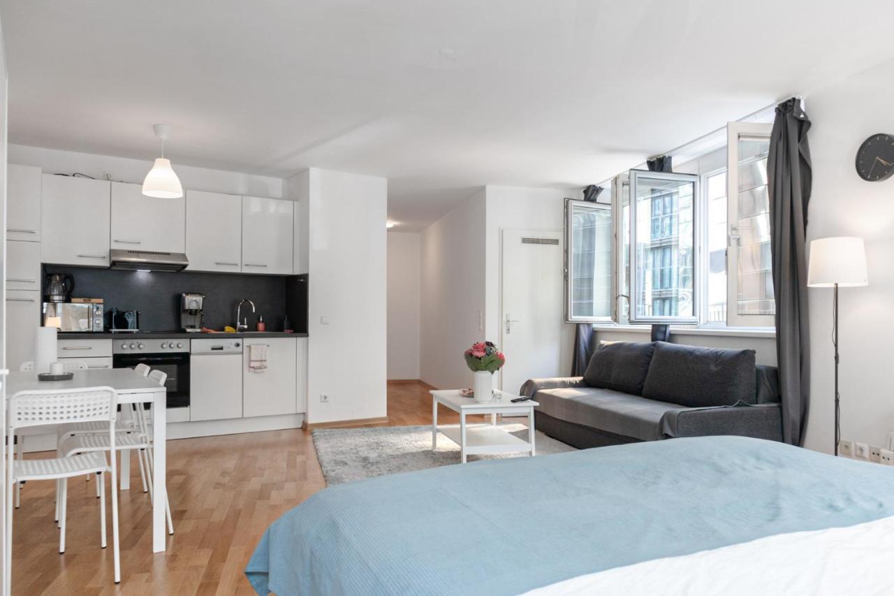 וינה Gasometer Apartment - Designer Building With Amazing View מראה חיצוני תמונה